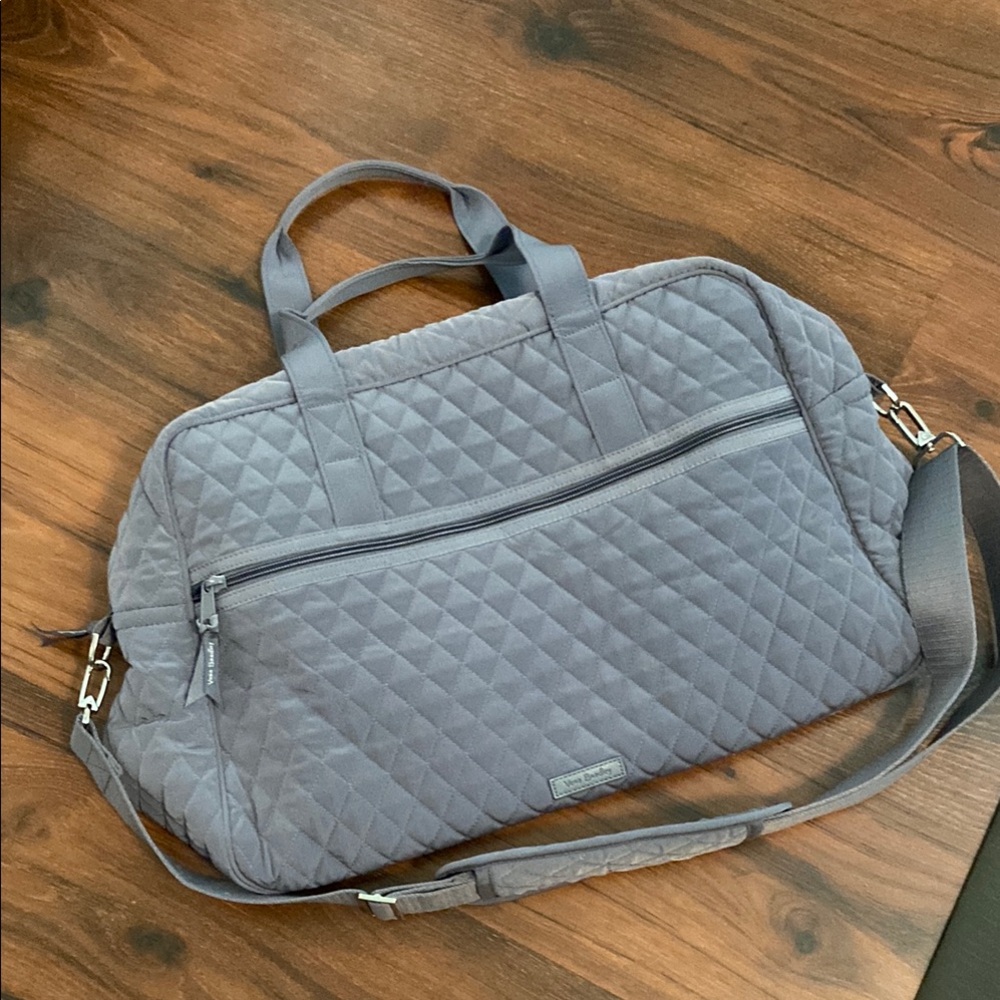 Vera Bradley Gray Quilted Travel Bag 🩶
